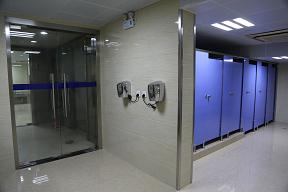 上海外滩陈毅广场公厕男厕实景